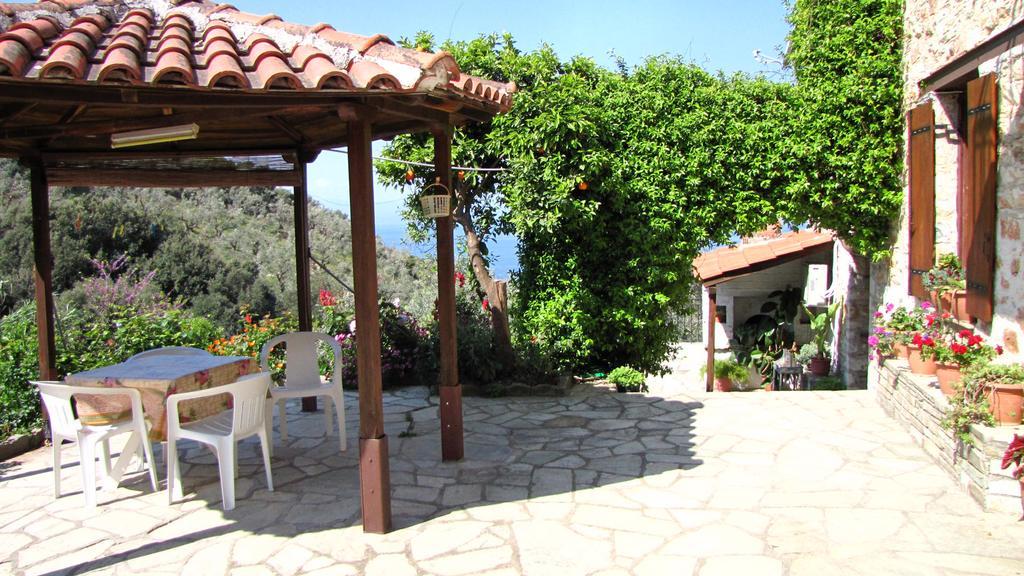 Tsorni Hill Cottage Lefókasztro Kültér fotó